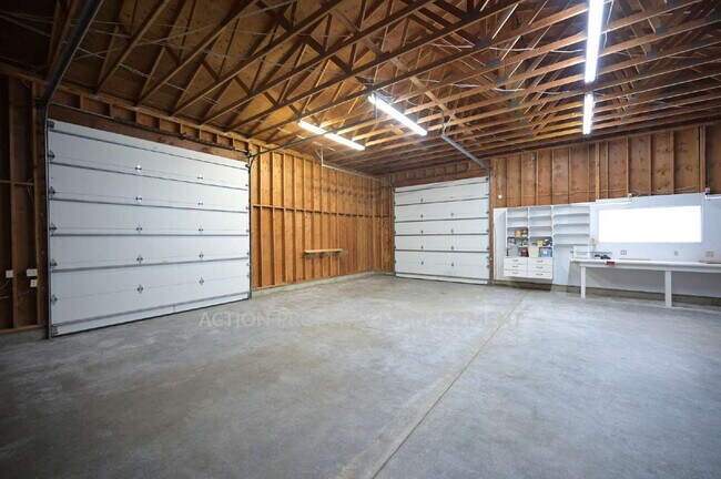 Building Photo - 3 bed 2.5 bath home in a private country setting, close to town. All new luxury vinyl plank floor...