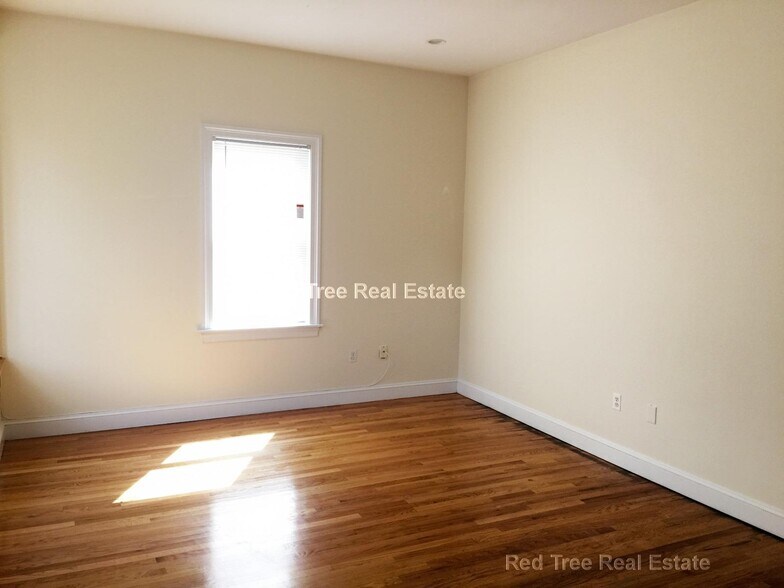 Building Photo - 9 Gardner St