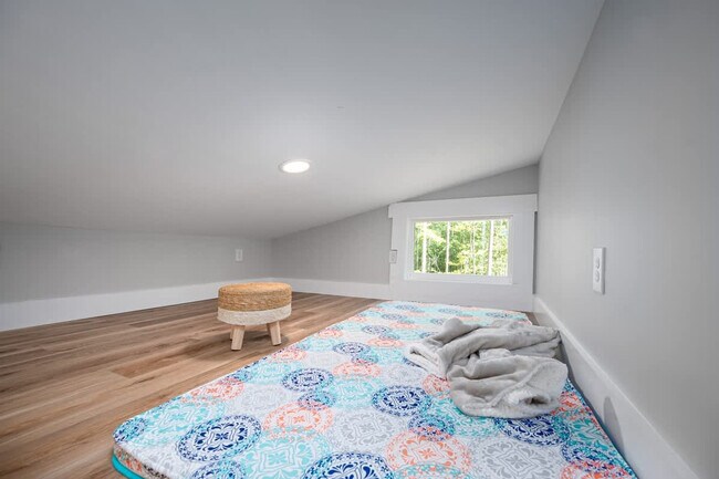 Building Photo - 288 Stonewall Road-SI ID1055518P