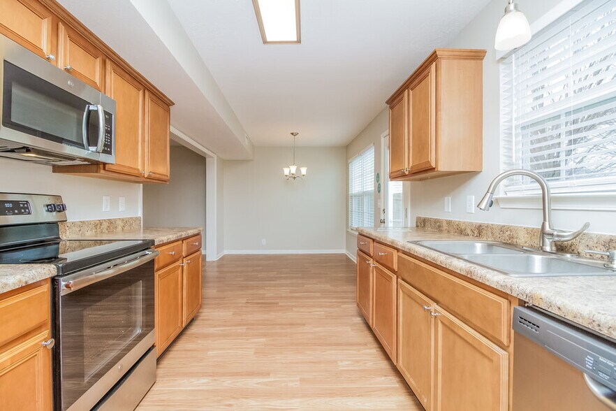 Building Photo - 843 Kanatak Ln