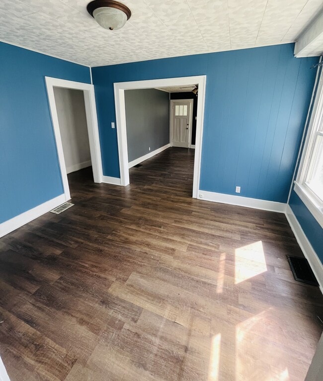 Building Photo - 215 S Kosciusko St