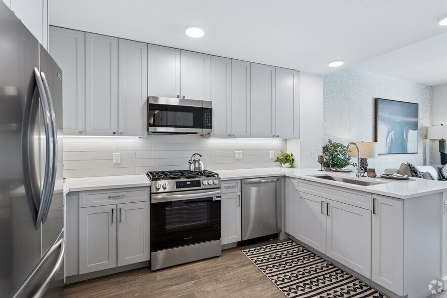 A1 1BR, 1BA - 621SF - Kitchen - Grand 340
