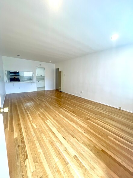 Building Photo - 5534 1/2 Kester Ave