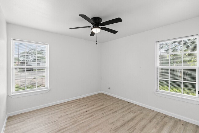 Building Photo - 3038 Weir Ave