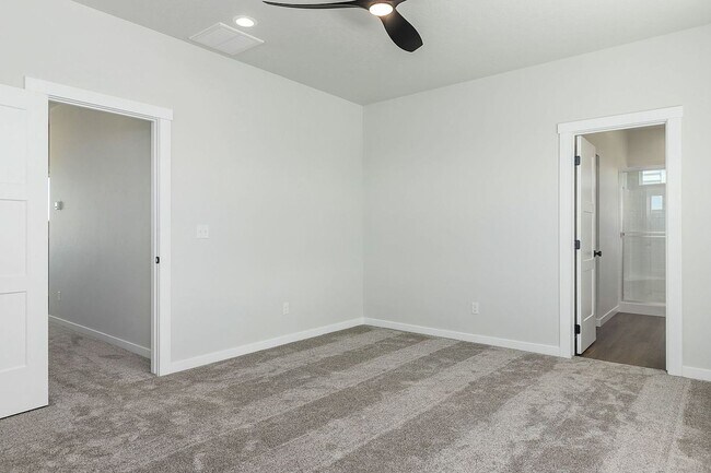Building Photo - 6821 W Riverwood St
