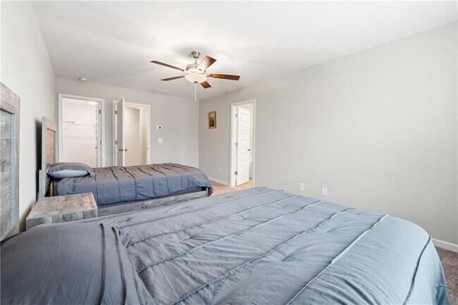 Building Photo - 334 Melody Ln