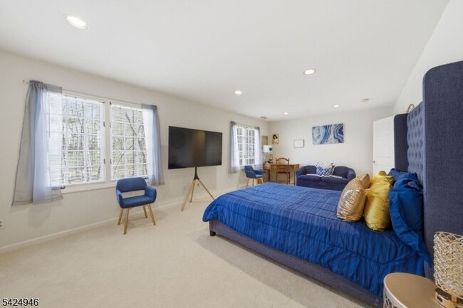 Building Photo - 11 Rosewood Ln