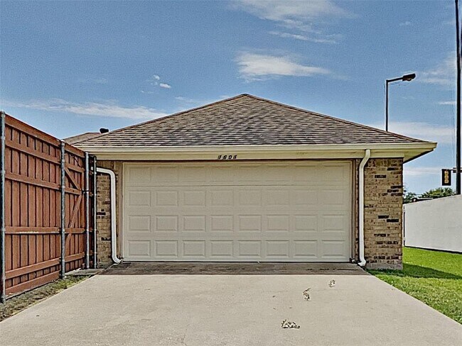 Building Photo - 1601 E Spring Valley Rd