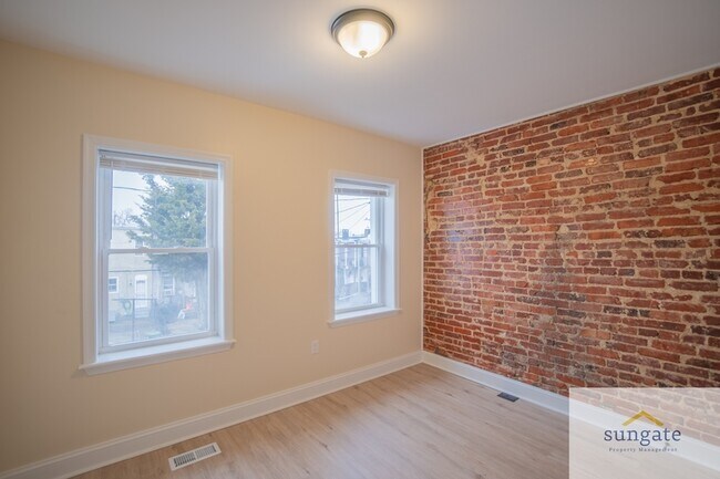 Building Photo - 3205 Esther Pl