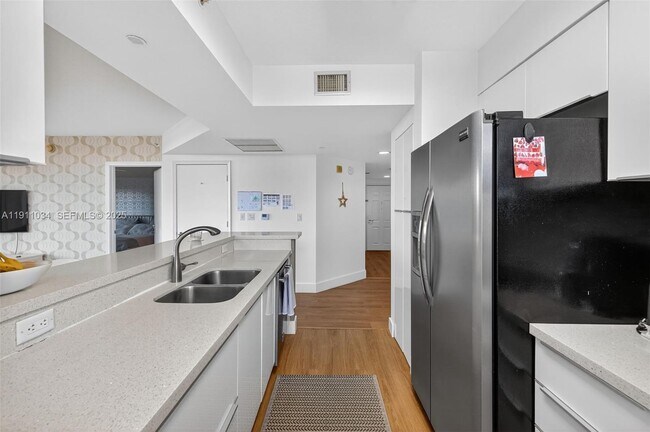 Building Photo - 19501 W Country Club Dr