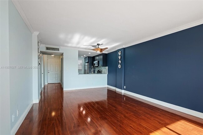 Building Photo - 116 Royal Pk Dr