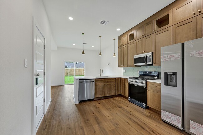 Building Photo - 5731 Belvedere Dr