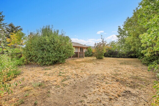 Building Photo - $2,600.00, 3-bed, 2.5-bath, located in Lak...