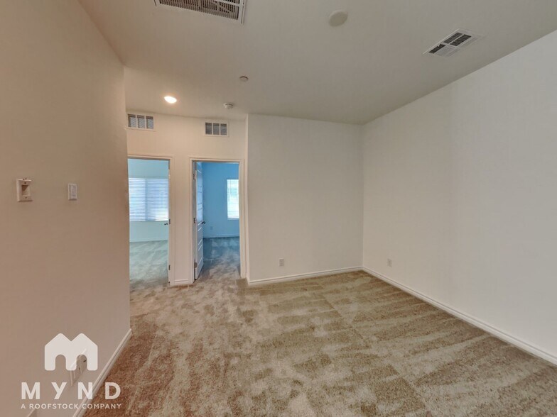 Building Photo - 600 Carriage Hill Dr