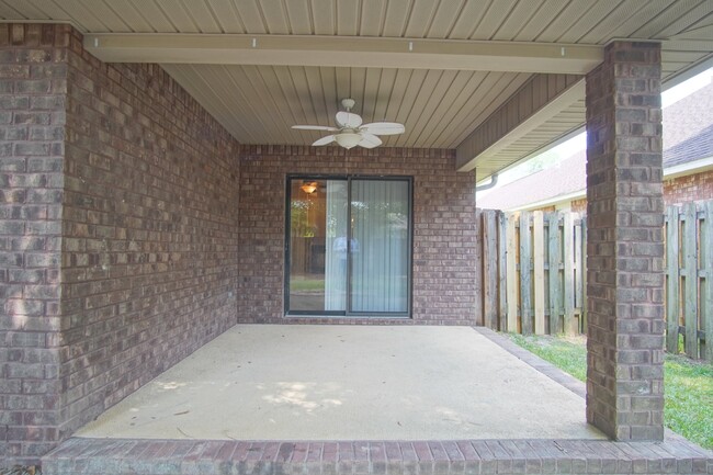 Building Photo - "Luxurious 3-Bedroom, 2-Bath Pet-Friendly ...