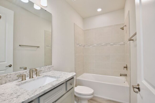 Building Photo - Modern 5/3 Water-View Home in Weslyn Park ...