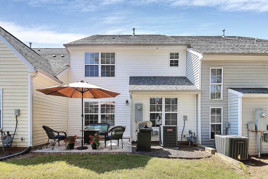 Building Photo - 2292 Hanover Ct