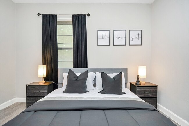 Building Photo - 4710 Paradise Ln