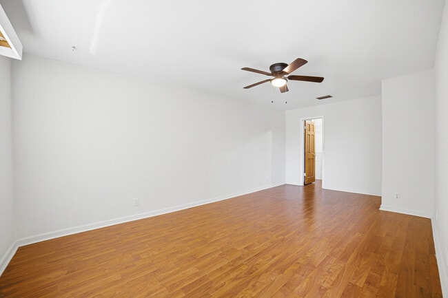 Building Photo - 2895 Via Del Lago