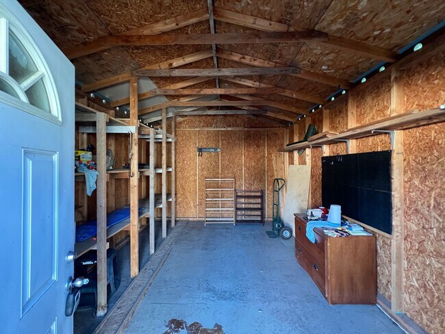 Building Photo - Price Drop to 3250!-Exceptional 2200 sq ft Three Bedroom 2 Bath Rambler in Fed Way - with A/C