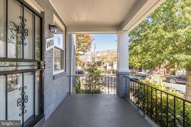 Building Photo - 1401 18th Pl SE