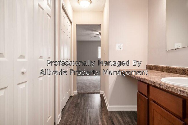Building Photo - 9401 Doral Ct