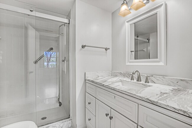 Building Photo - 4575 Lucerne Lakes Blvd W