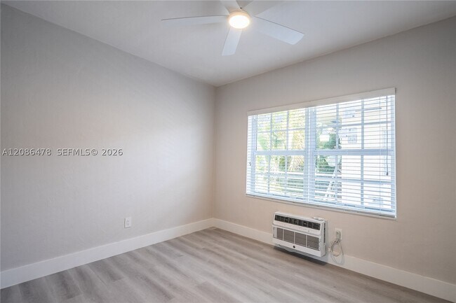 Building Photo - 2418 Flamingo Dr