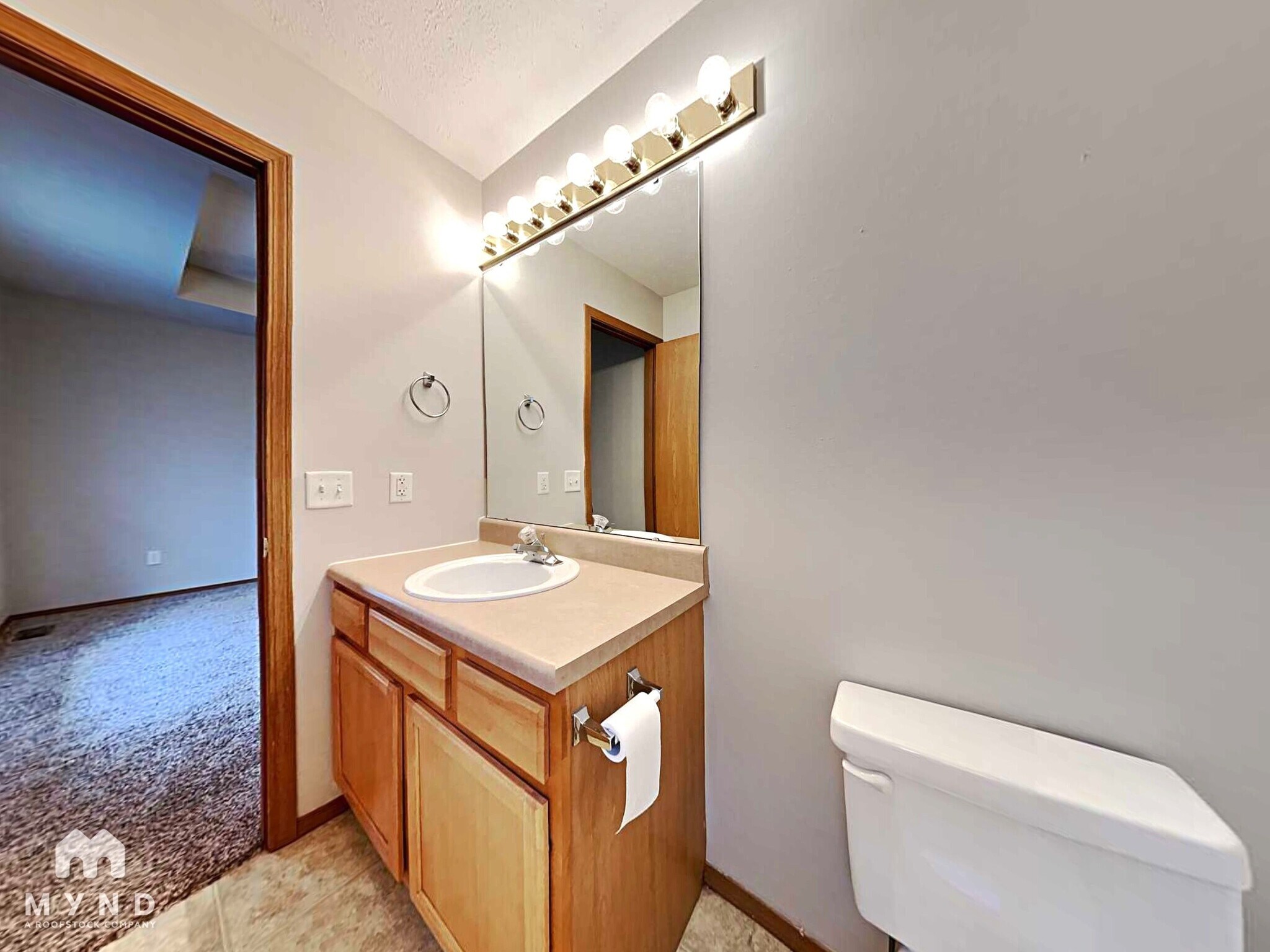 Building Photo - 429 N Century Ave