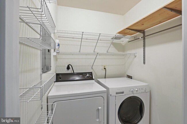 Building Photo - 4124 Monument Ct
