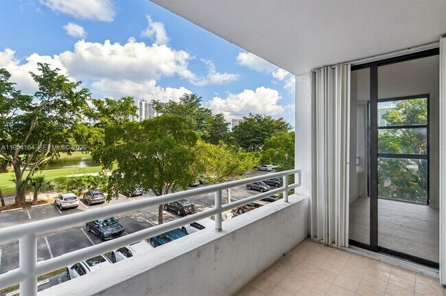 Building Photo - 20225 NE 34th Ct