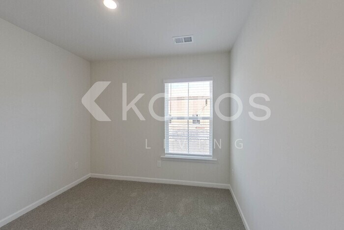 Building Photo - 2241 Banyon Cir