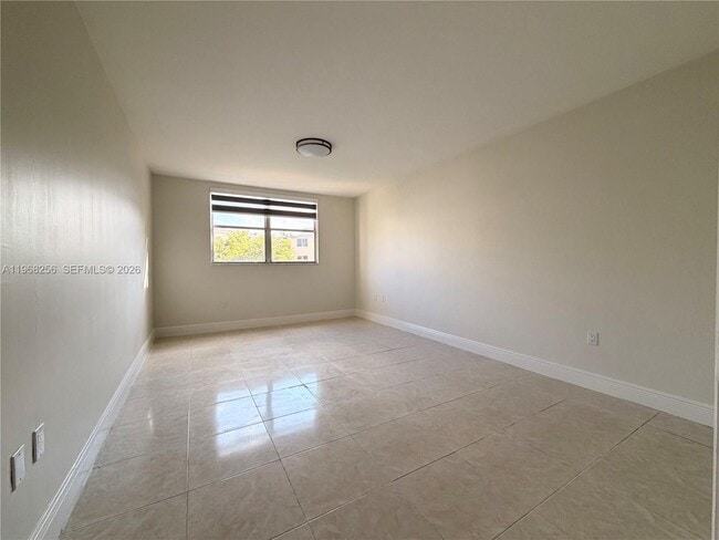 Building Photo - 8353 Lake Dr