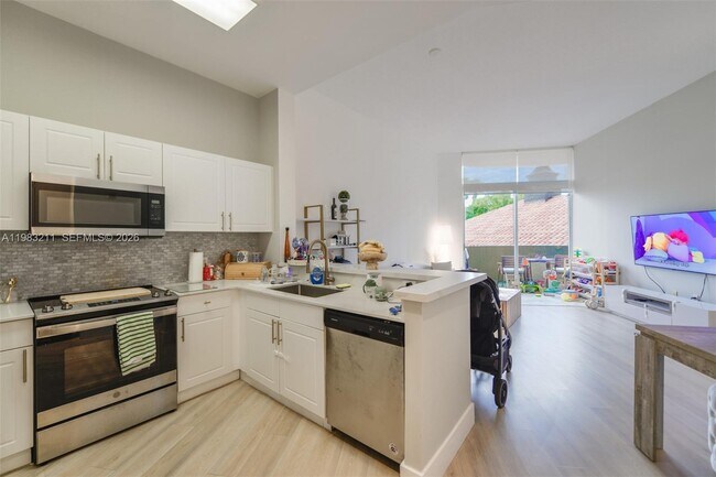 Building Photo - 19501 W Country Club Dr