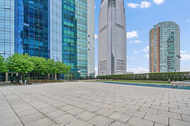 Building Photo - 77 HUDSON St