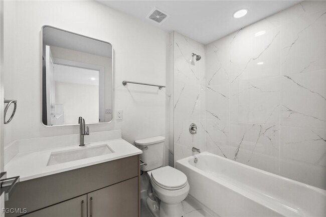 Building Photo - 721 SW 30th Terrace