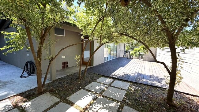 Building Photo - 2306 Teviot St