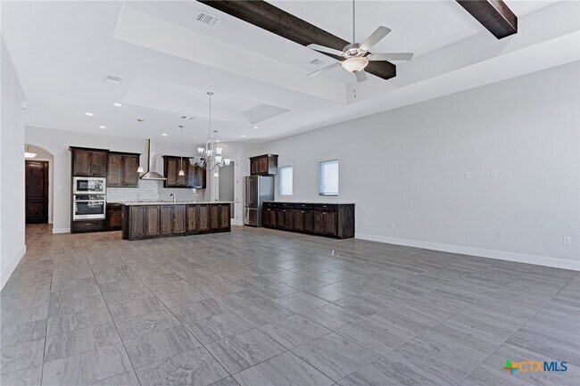 Building Photo - 620 Carriage House