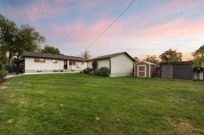 Building Photo - 1733 7200 S
