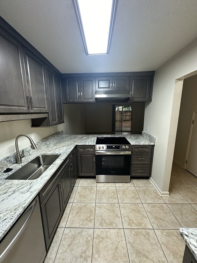 Primary Photo - "Charming 2-Bedroom Townhouse in Ft Walton...