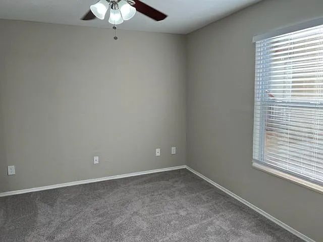 Building Photo - 831 Camargo Way