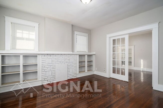 Building Photo - 1738 Damon St