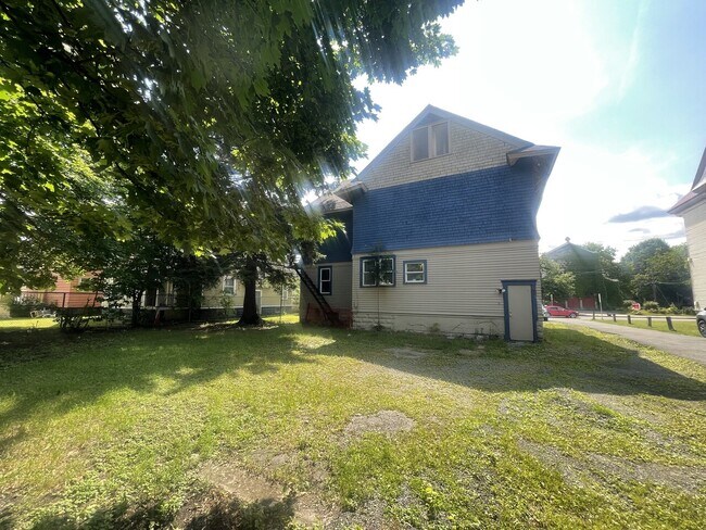 Building Photo - Salina S 1815 1817