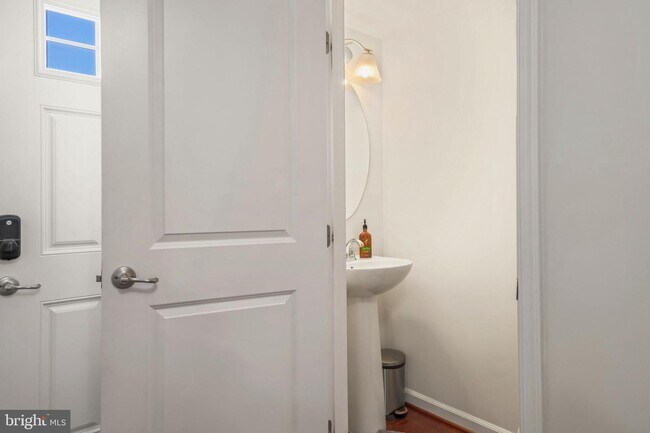 Building Photo - 42642 Burbank Terrace