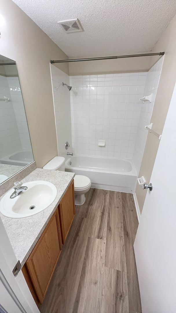 Building Photo - MOVE IN SPECIAL- Newly renovated 3 bedroom/2.5 bath townhouse for rent located in the lovely gate...