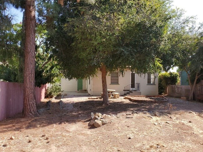 Building Photo - 3414 N Mountain View Dr