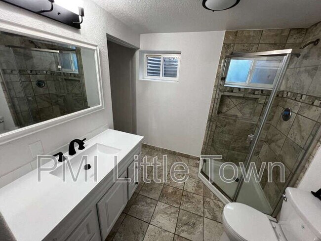 Building Photo - 1965 Cathay St