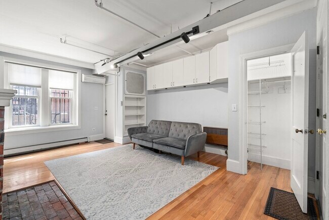 Building Photo - 167 Beacon St