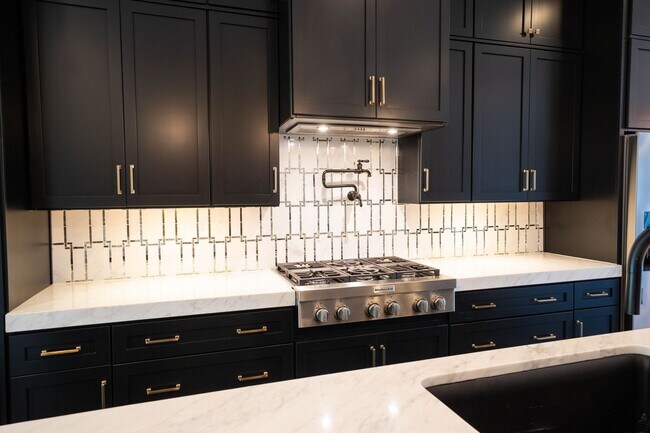 Building Photo - Luxury Reston Rental