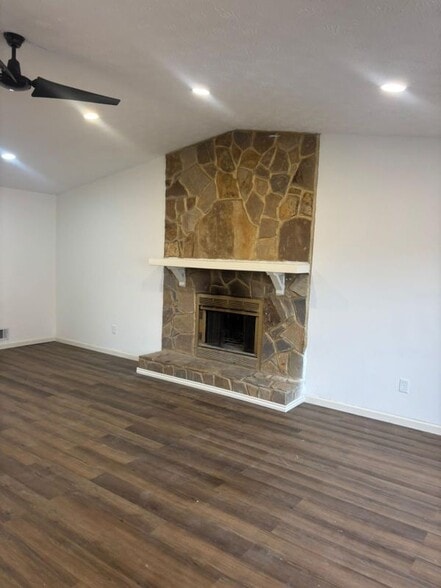 Building Photo - 184 Little Joe Ct